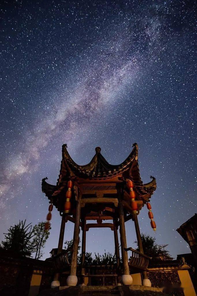 27天飞3.7万公里打7场商业赛!贝克汉姆榨干梅西…