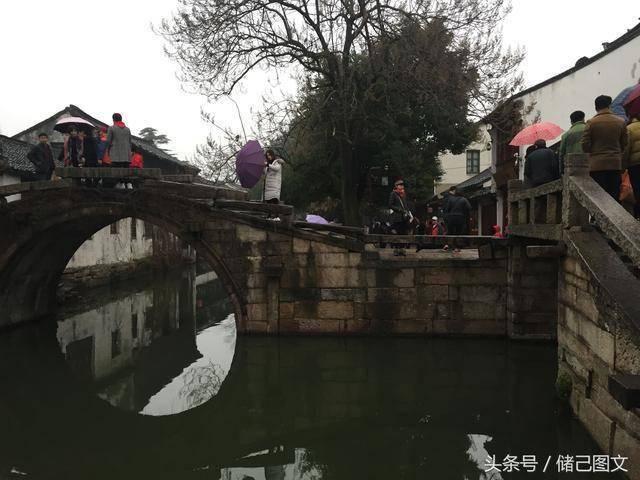 彩虹生日蛋糕